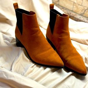 A New Day size 7.5 ankle boots with low heel.